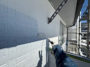 外壁塗装　下塗り中塗り