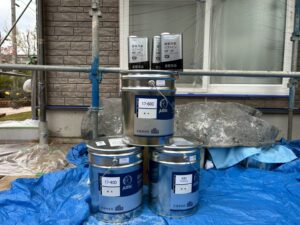 外壁塗装　施工中　塗料
