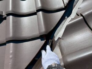 屋根塗装　施工中　板金塗装