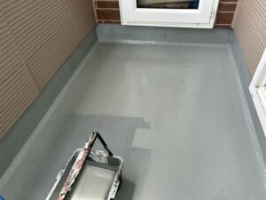 施工中　ベランダ塗装