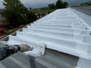 伊那市屋根施工中