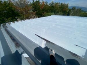 伊那市屋根施工中