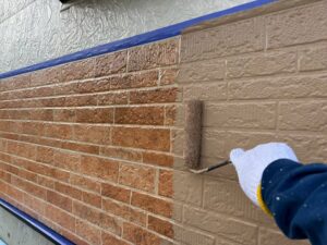 宮田村　鉄板サイディング　施工中　壁中塗り