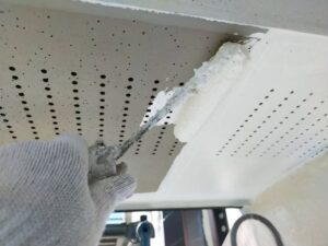 宮田村　鉄板サイディング　施工中　軒天