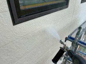 宮田村　鉄板サイディング　施工中　洗浄