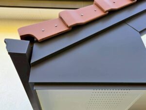 宮田村　鉄板サイディング　施工後　破風